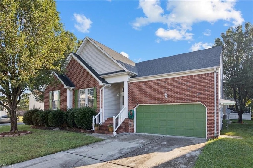 Welcome to Mill Creek Harbor- a well established neighborhood - Beach Home for sale in Chesapeake, Virginia on Beachhouse.com