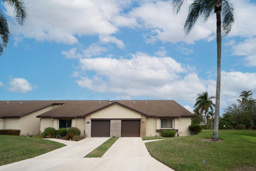 Well-maintained 3BR/2BA corner villa in the desirable Village - Beach Home for sale in Royal Palm Beach, Florida on Beachhouse.com