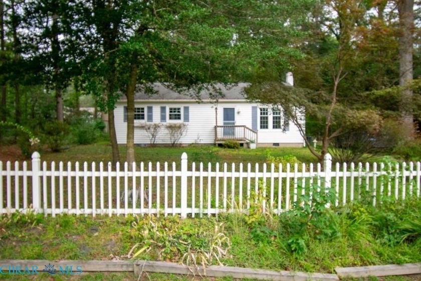 Water access cottage in the Sherwood Forest Community. Great - Beach Home for sale in Reedville, Virginia on Beachhouse.com