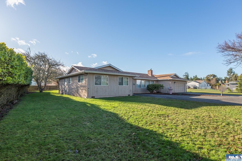 Comfortable 3 bedroom, 2 3/4 bath home on corner lot in Mains - Beach Home for sale in Sequim, Washington on Beachhouse.com