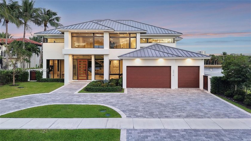 This waterfront residence in prestigious Coral Ridge delivers - Beach Home for sale in Fort Lauderdale, Florida on Beachhouse.com