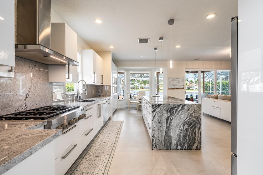 Beautifully updated lakefront 2-story Kingston model in - Beach Home for sale in Pembroke Pines, Florida on Beachhouse.com