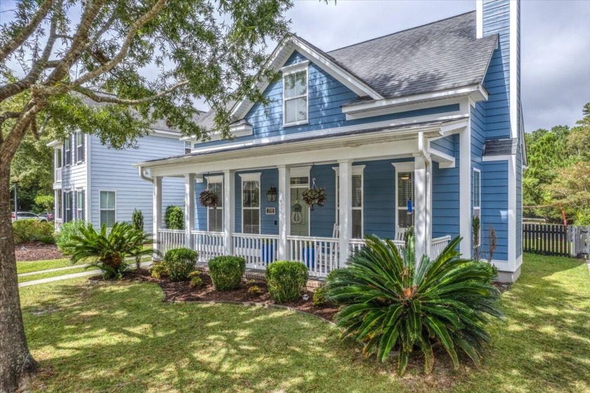 SELLER OFFERING FLOORING CREDIT! GORGEOUS House in the very - Beach Home for sale in Mount Pleasant, South Carolina on Beachhouse.com