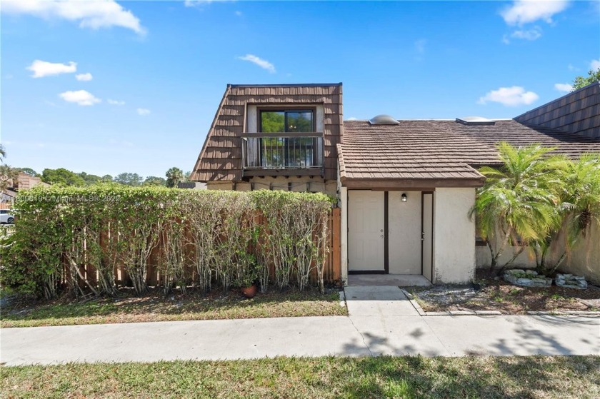 Nestled in the vibrant city of West Palm Beach, this townhome - Beach Townhome/Townhouse for sale in West Palm Beach, Florida on Beachhouse.com
