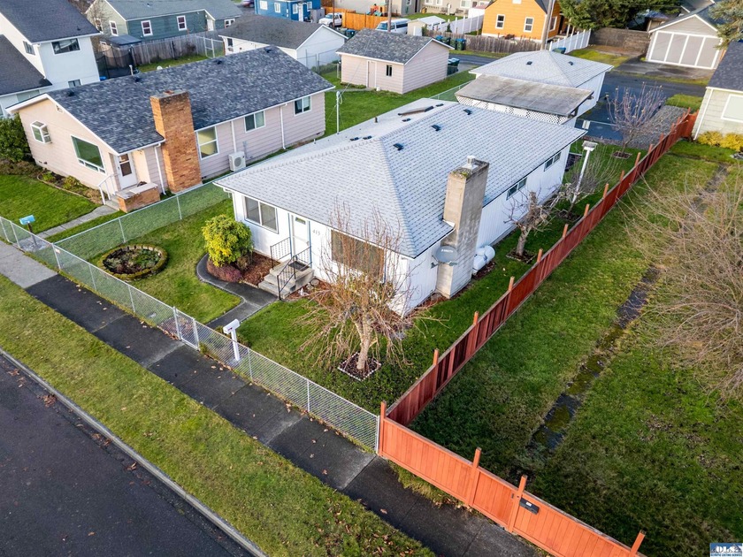 Spic-n-Span in central location.   Very short walk to Senior - Beach Home for sale in Port Angeles, Washington on Beachhouse.com