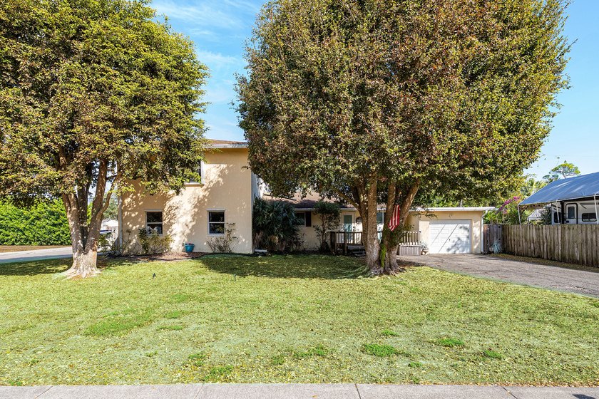 OPEN HOUSE CANCELLED. Spacious and versatile 3-bedroom, 3-bath - Beach Home for sale in Lake Worth, Florida on Beachhouse.com