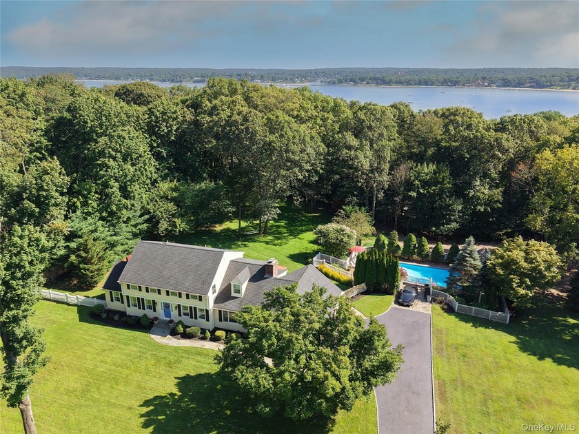 Welcome to Hawk Hill, one of Lloyd Harbor's most sought-after - Beach Home for sale in Lloyd Harbor, New York on Beachhouse.com