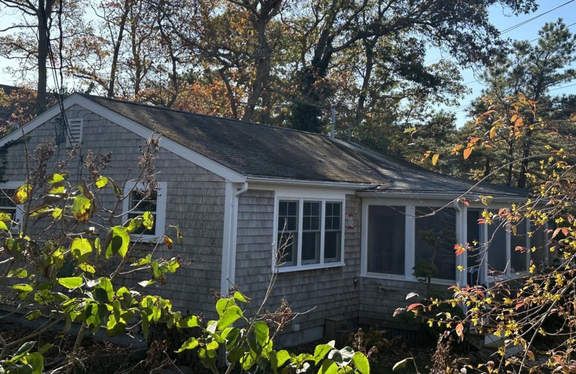 This two bedroom year-round home will afford you all the - Beach Home for sale in Vineyard Haven, Massachusetts on Beachhouse.com