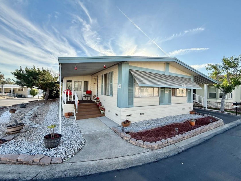 JUST LISTED!! In Forest Gardens Mobile Home Park in Lake Forest - Beach Home for sale in Lake Forest, California on Beachhouse.com