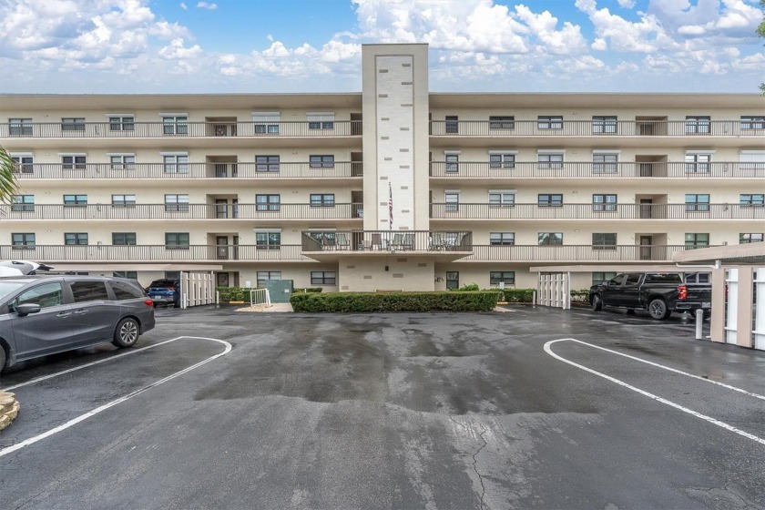 Top-Floor End Unit in Terrace Park of Five Towns - Spacious - Beach Condo for sale in St. Petersburg, Florida on Beachhouse.com