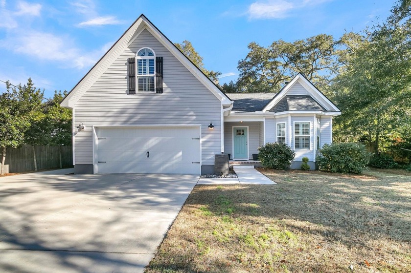 This lovely move-in-ready home on James Island offers the - Beach Home for sale in Charleston, South Carolina on Beachhouse.com