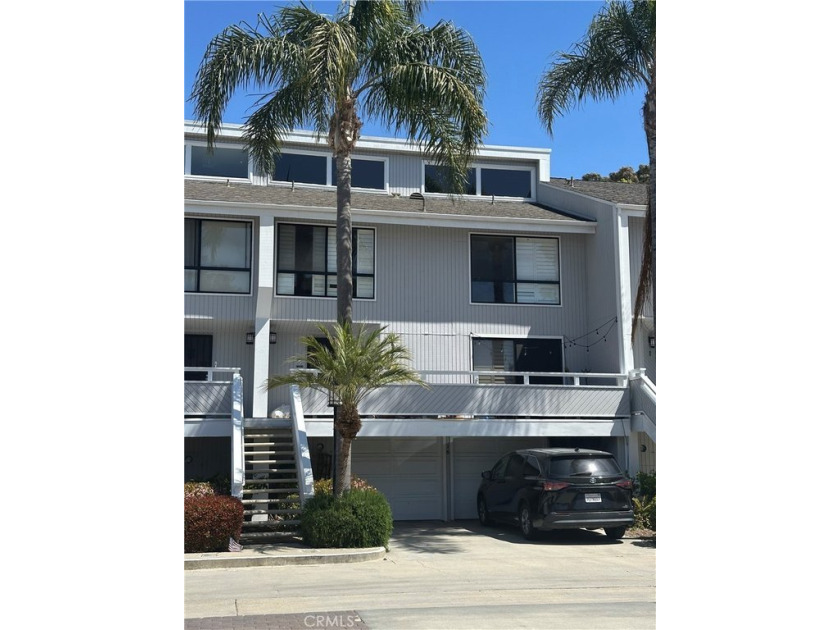 Current tenants are in the process of moving out, interior - Beach Condo for sale in Newport Beach, California on Beachhouse.com