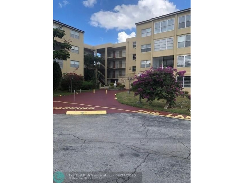Lovely corner unit, 2 bedrooms, 2 baths, located in the active - Beach Condo for sale in Lauderdale Lakes, Florida on Beachhouse.com