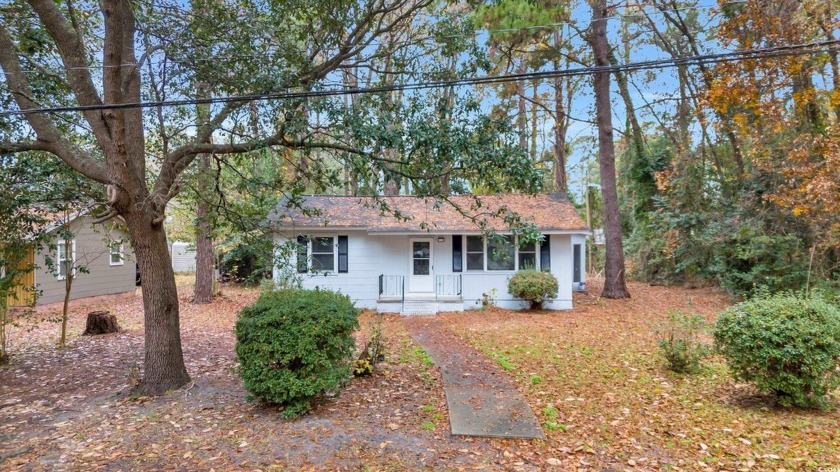 Welcome to your charming dream home, located in the heart of - Beach Home for sale in Myrtle Beach, South Carolina on Beachhouse.com