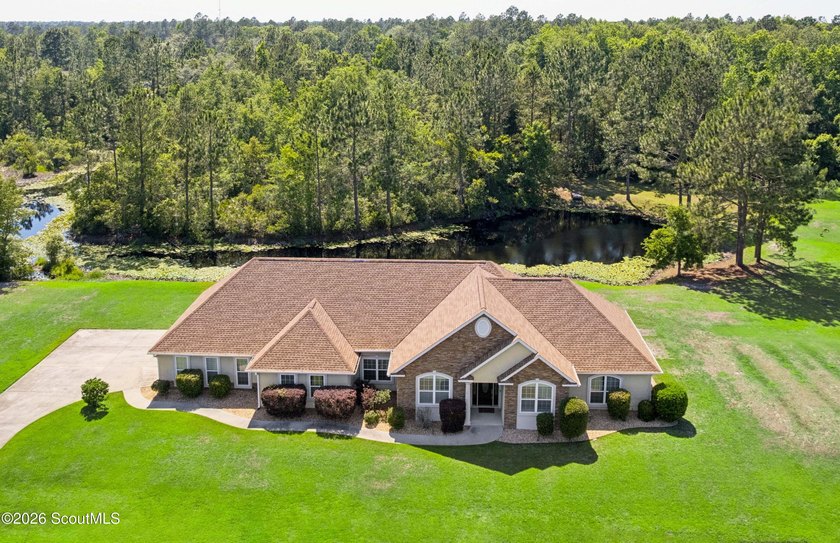 Immaculate LAKEFRONT home with updates throughout and a brand - Beach Home for sale in Brunswick, Georgia on Beachhouse.com