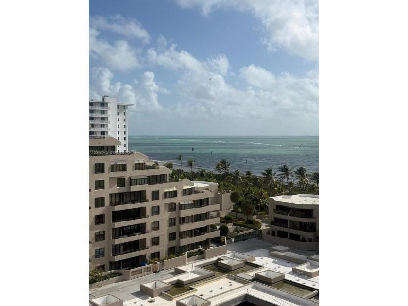 Enjoy this high floor Tidemark unit in Key Colony in the - Beach Condo for sale in Key Biscayne, Florida on Beachhouse.com