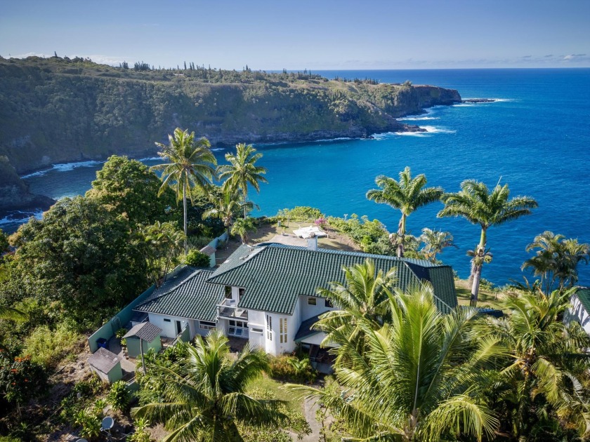 Introducing *Cliff's Edge,* is a truly exceptional oceanfront - Beach Home for sale in Haiku, Hawaii on Beachhouse.com