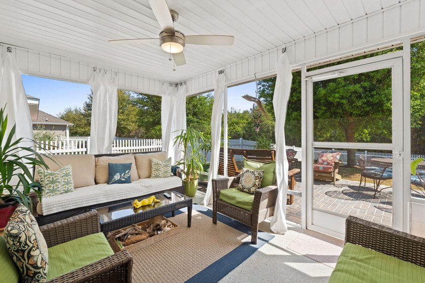 Beautifully updated Hammock Bay residence just a two-minute - Beach Home for sale in Freeport, Florida on Beachhouse.com