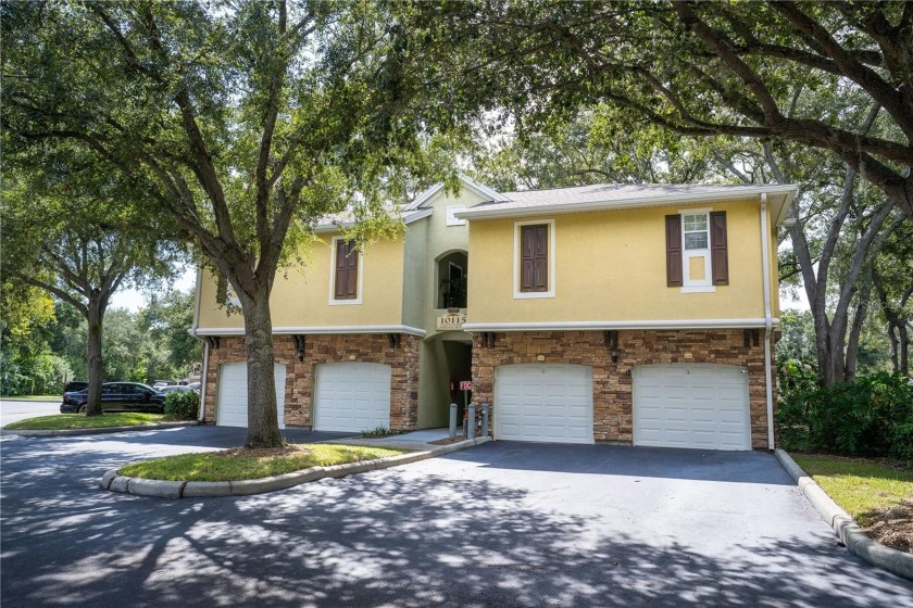 ** STOP - LOOK NO FURTHER ** Carriage style condo with oversized - Beach Condo for sale in Tampa, Florida on Beachhouse.com