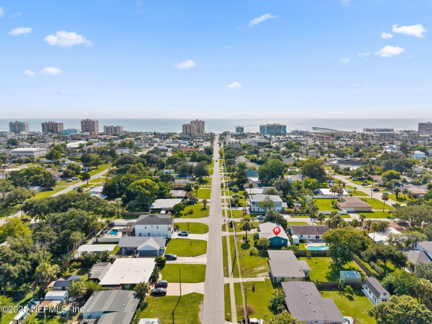 Charming Beachside Bungalow - Just 7 Blocks to the Sand! Why - Beach Home for sale in Jacksonville Beach, Florida on Beachhouse.com