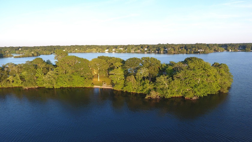 A stunning private residence is now available for sale on a - Beach Home for sale in Centerville, Massachusetts on Beachhouse.com