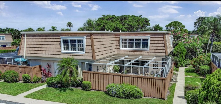 Discover the perfect blend of privacy, comfort, and convenience - Beach Townhome/Townhouse for sale in Palm Beach Gardens, Florida on Beachhouse.com