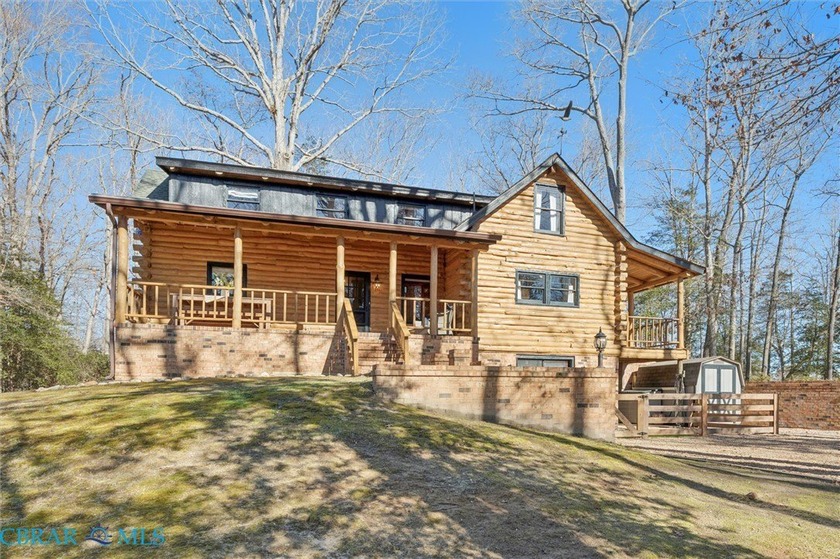 Entering into 322 Fairfield, you are engulfed in warmth. This - Beach Home for sale in Hartfield, Virginia on Beachhouse.com