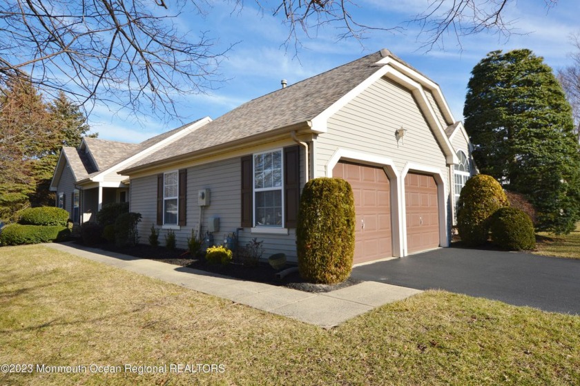 LAKE RIDGE 55 PLUS Active Adult Community offers this Move in - Beach Home for sale in Toms River, New Jersey on Beachhouse.com