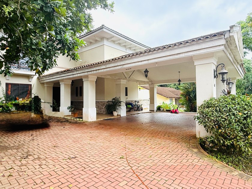 Elegant Family Home in Parque Residencial Camino de Cruces - Beach Home for sale in Panama City,  on Beachhouse.com