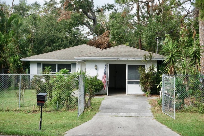 Investors and handy homeowners, don't miss out on this diamond - Beach Home for sale in Sarasota, Florida on Beachhouse.com