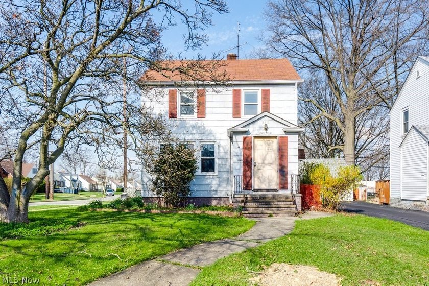 Welcome to this charming home in a convenient location in - Beach Home for sale in Euclid, Ohio on Beachhouse.com