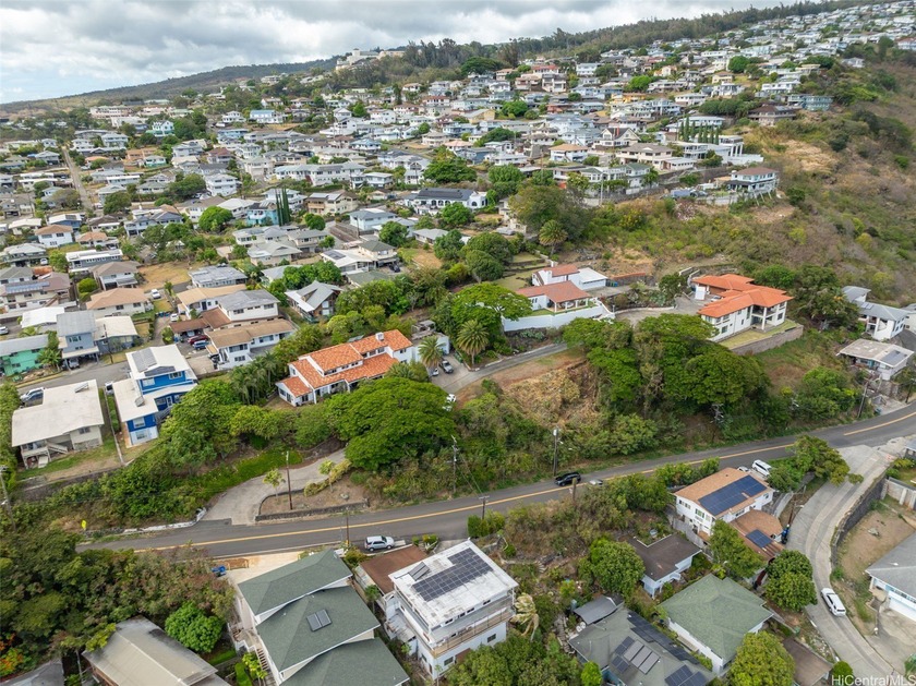 Seize the chance to own a prime 11,773 sq ft vacant lot in the - Beach Lot for sale in Honolulu, Hawaii on Beachhouse.com