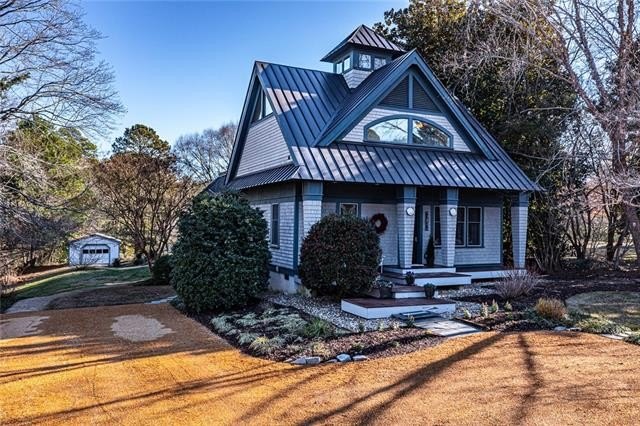 Live in the heart of Irvington! A vibrant community offering - Beach Home for sale in Irvington, Virginia on Beachhouse.com