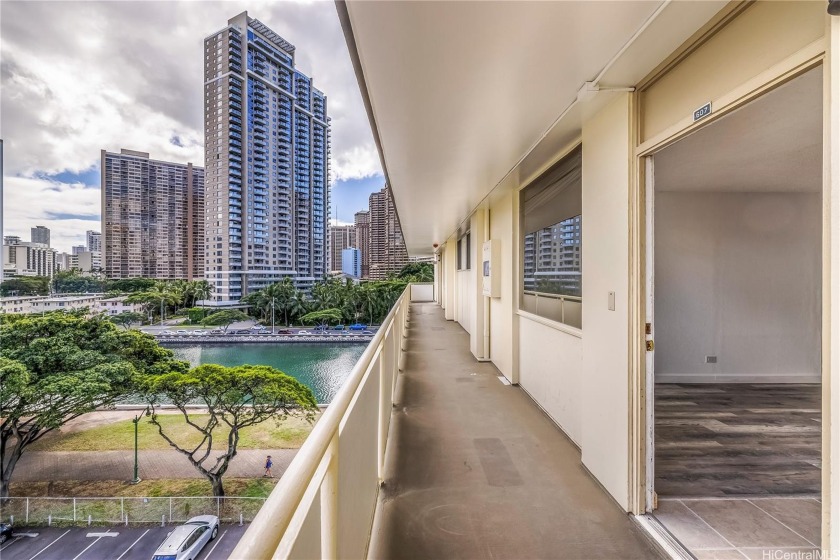 Newly refreshed spacious 1 bedroom unit (originally a 2-bedroom) - Beach Condo for sale in Honolulu, Hawaii on Beachhouse.com