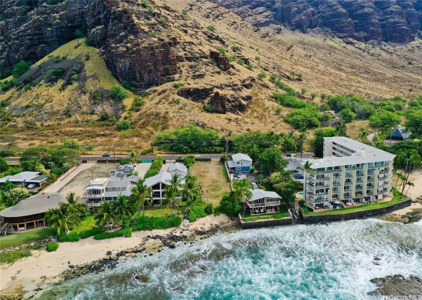 This ocean front, level lot overlooks a world class surfing wave - Beach Lot for sale in Waianae, Hawaii on Beachhouse.com