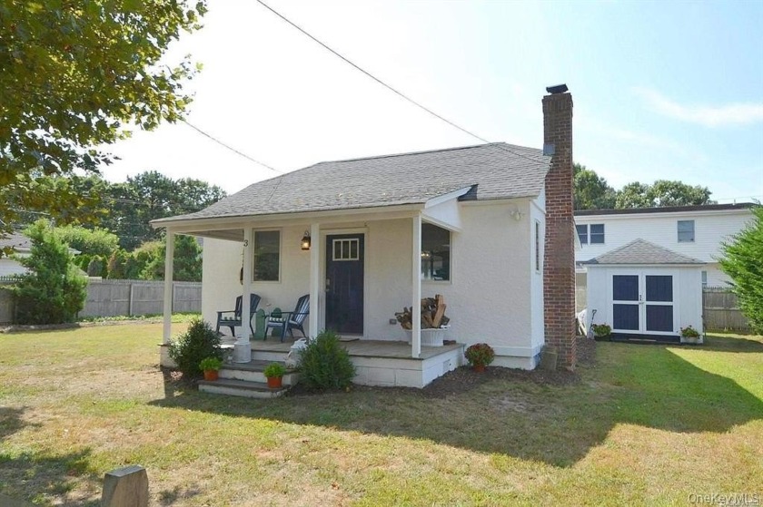 This charming 2 bedroom, 1 bath beach cottage in Rampasture - Beach Home for sale in Hampton Bays, New York on Beachhouse.com