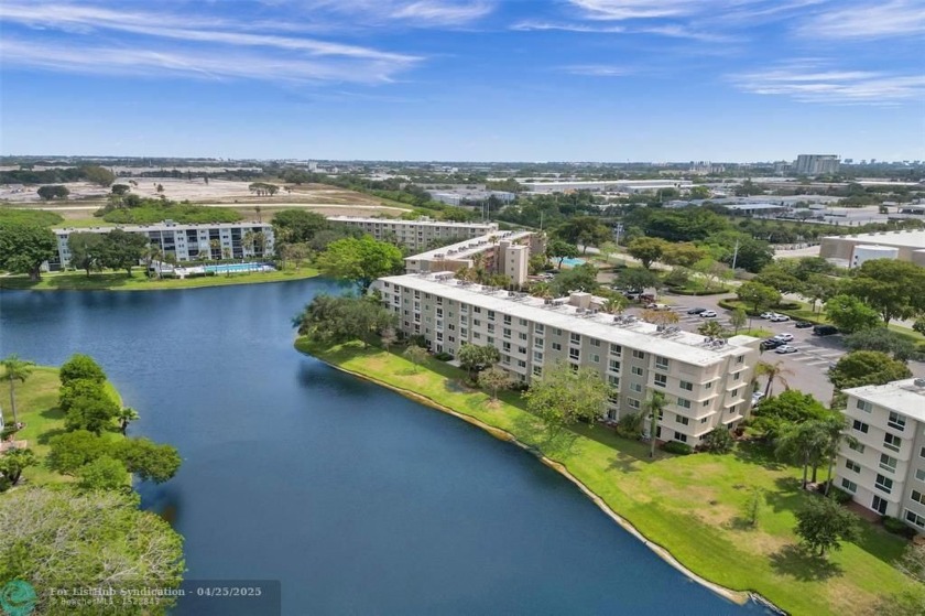 Top floor 2-bedroom, 2-bath corner unit with serene lake views - Beach Condo for sale in Pompano Beach, Florida on Beachhouse.com