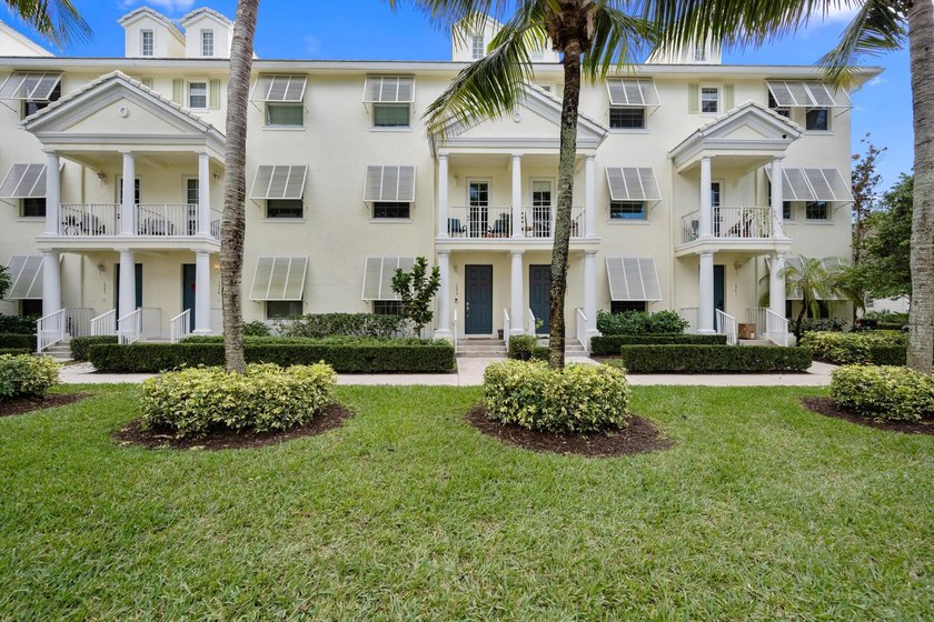 Experience vibrant downtown living in the heart of Abacoa Town - Beach Townhome/Townhouse for sale in Jupiter, Florida on Beachhouse.com