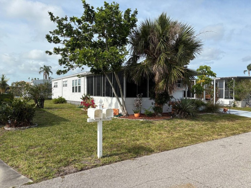 966 Questa E. - Spacious & Updated Home in Bay Indies 55+ - Beach Home for sale in Venice, Florida on Beachhouse.com