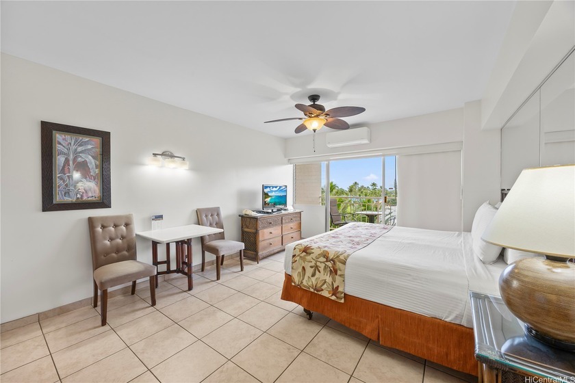 Beachfront at Waikiki Shore, where daily rentals are legal in - Beach Condo for sale in Honolulu, Hawaii on Beachhouse.com