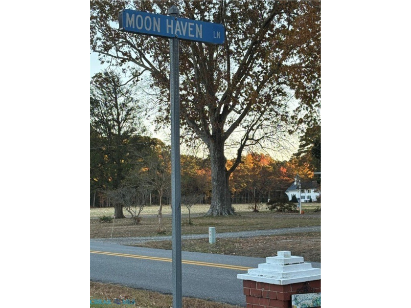 Two parcels consisting of 5.64 acres. Beautiful, paved drive - Beach Acreage for sale in Mathews, Virginia on Beachhouse.com