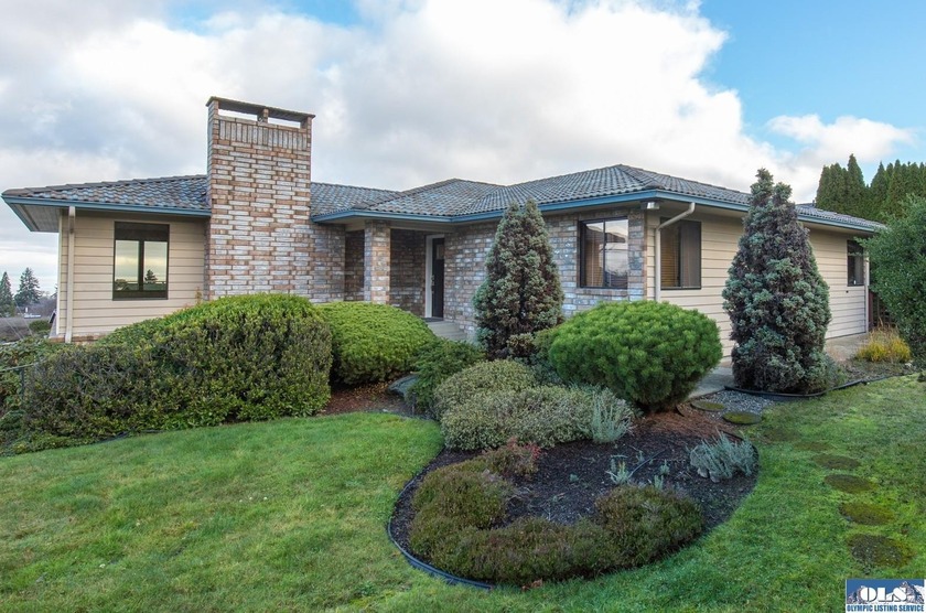 This beautiful home in the desireable Cresthaven neighborhood - Beach Home for sale in Port Angeles, Washington on Beachhouse.com