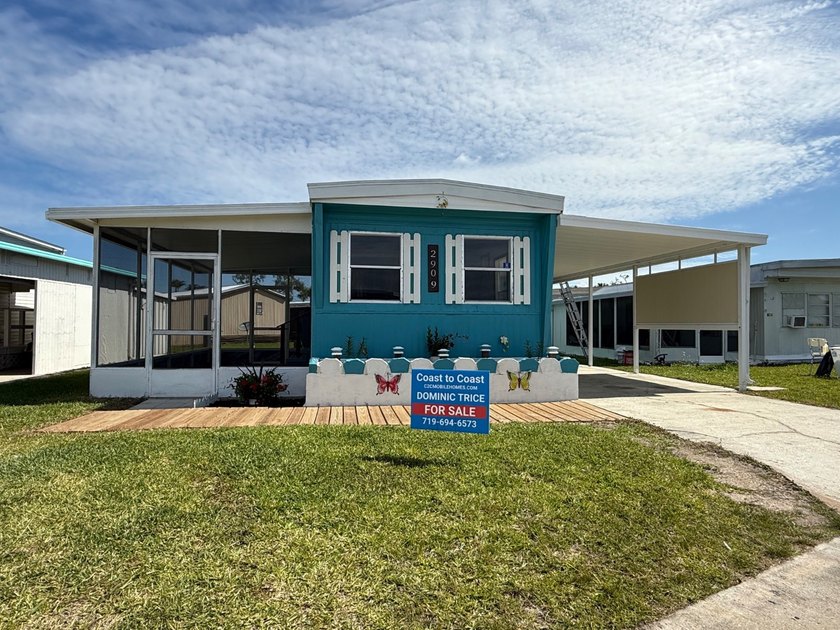 LOW LOT RENT: $792. On THE WATER. 55+. Incredibly quiet rural - Beach Home for sale in Ruskin, Florida on Beachhouse.com