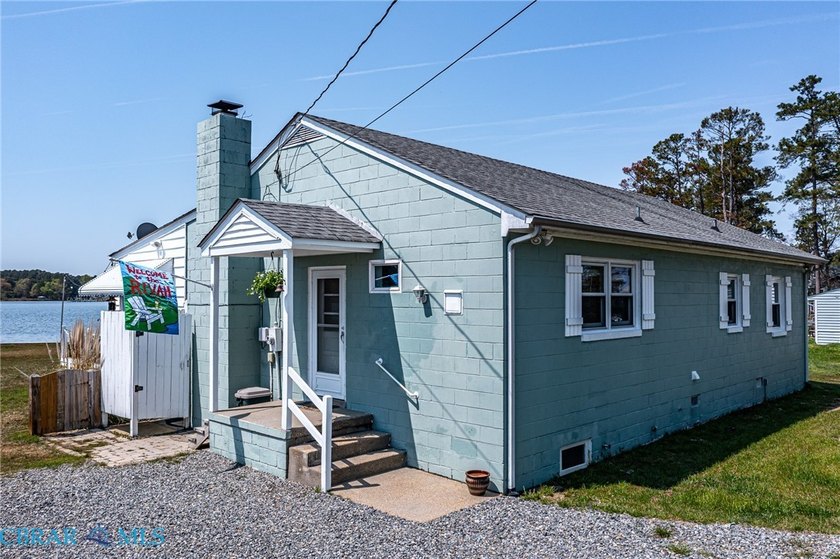 This charming waterfront home on Kingscote Creek offers a true - Beach Home for sale in Lottsburg, Virginia on Beachhouse.com