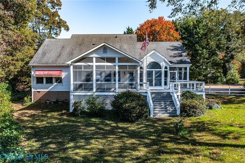 Welcome to the heart of Irvington, Virginia--where small-town - Beach Home for sale in Irvington, Virginia on Beachhouse.com