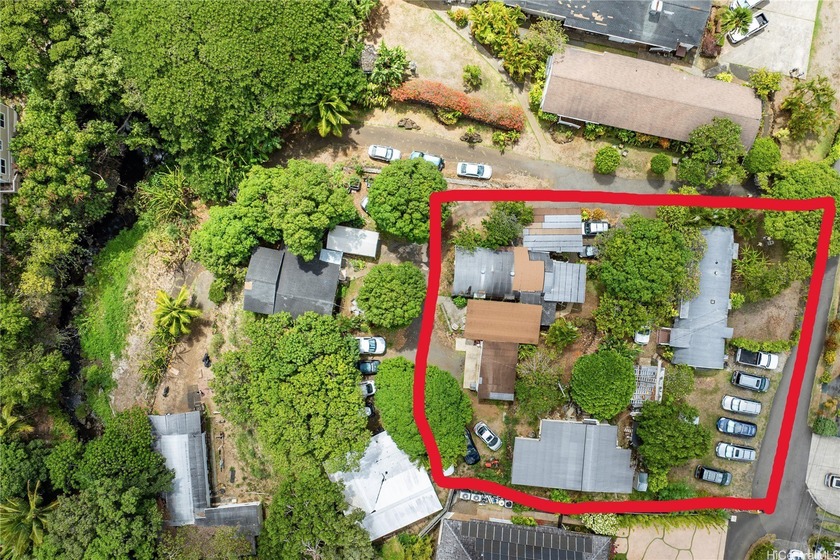 Fabulous opportunity to own a large lot property in Manoa! Keep - Beach Home for sale in Honolulu, Hawaii on Beachhouse.com
