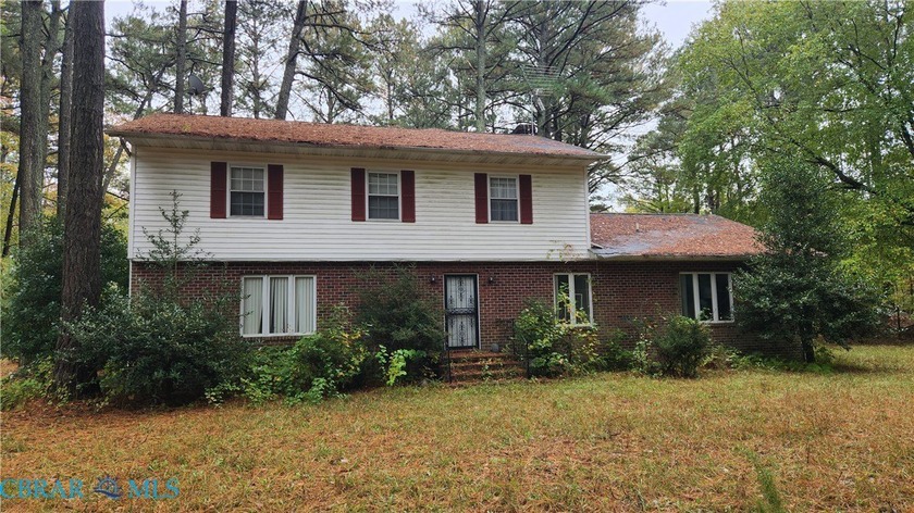 Investor Special! Spacious Colonial style home built in 1992 - Beach Home for sale in Cardinal, Virginia on Beachhouse.com