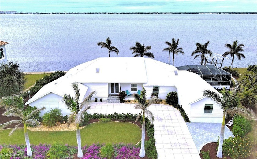 SPECTACULAR PEACE RIVERFRONT RETREAT - UNOBSTRUCTED WIDE WATER - Beach Home for sale in Punta Gorda, Florida on Beachhouse.com