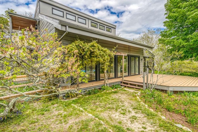 This beautifully renovated contemporary South Shore retreat - Beach Home for sale in West Tisbury, Massachusetts on Beachhouse.com
