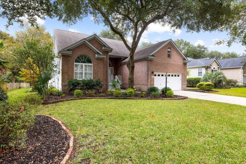 Beautifully updated and meticulously-maintained single-level - Beach Home for sale in Mount Pleasant, South Carolina on Beachhouse.com